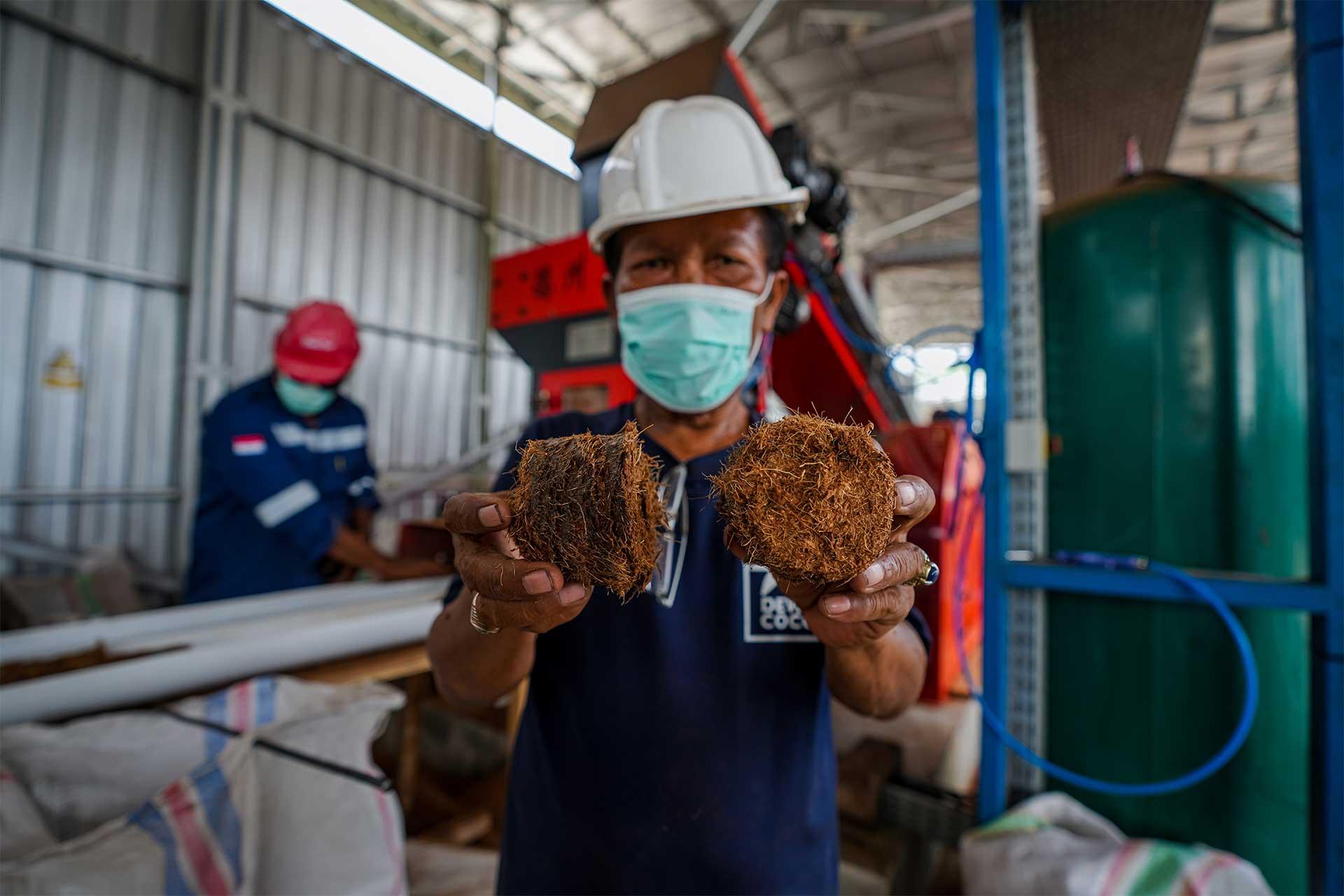 Sabut Kelapa 'Disulap' Jadi Bahan Bakar Biomassa, Ini Caranya